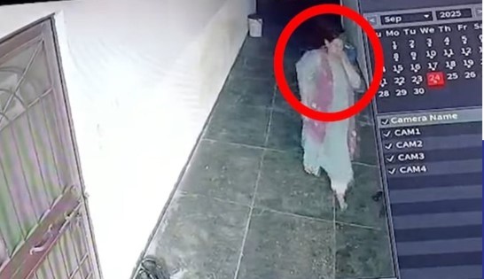 ভারতে বাড়িতে ঢুকে মোবাইল-টাকা চুরি করলেন একজন নারী পুলিশ কর্মকর্তা